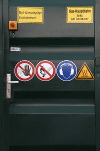 Etiketten für den Bereich Elektronik mit Gefahren Smbole